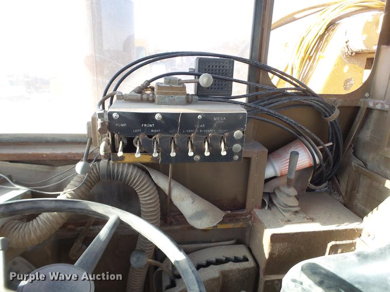 image for item DD1209 1989 Caterpillar 631E water wagon