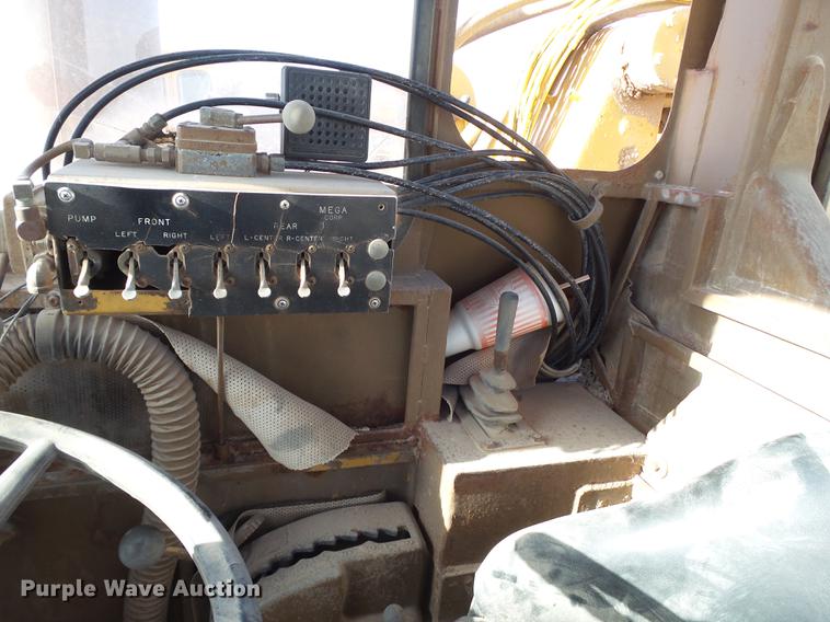 image for item DD1209 1989 Caterpillar 631E water wagon