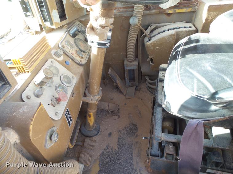 image for item DD1209 1989 Caterpillar 631E water wagon