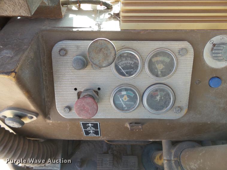 image for item DD1209 1989 Caterpillar 631E water wagon