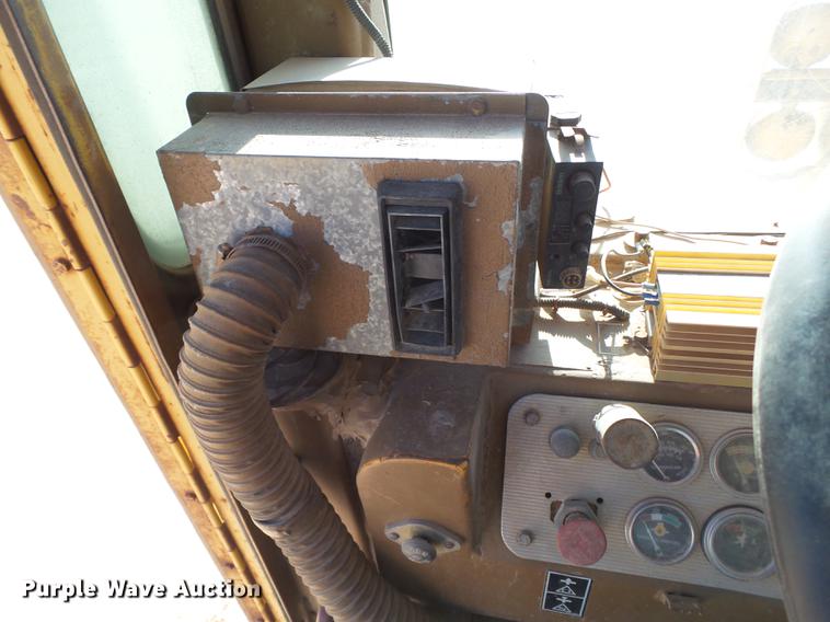 image for item DD1209 1989 Caterpillar 631E water wagon