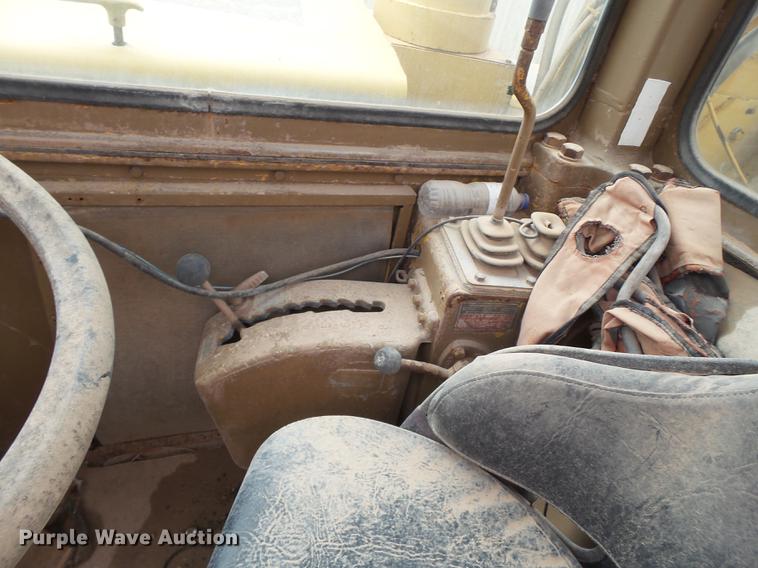 image for item DD1212 Caterpillar 637DW water wagon