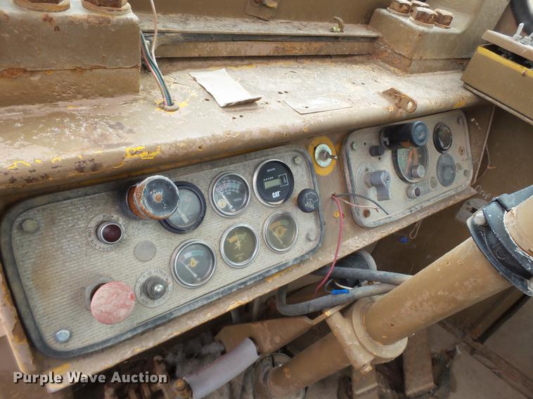 image for item DD1212 Caterpillar 637DW water wagon