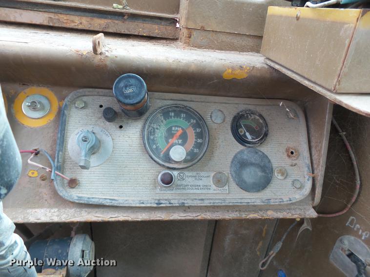 image for item DD1212 Caterpillar 637DW water wagon