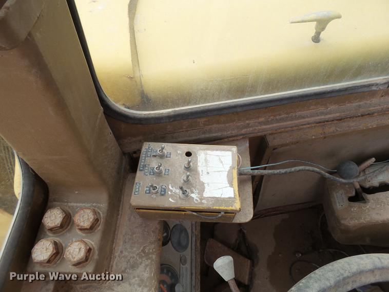 image for item DD1212 Caterpillar 637DW water wagon