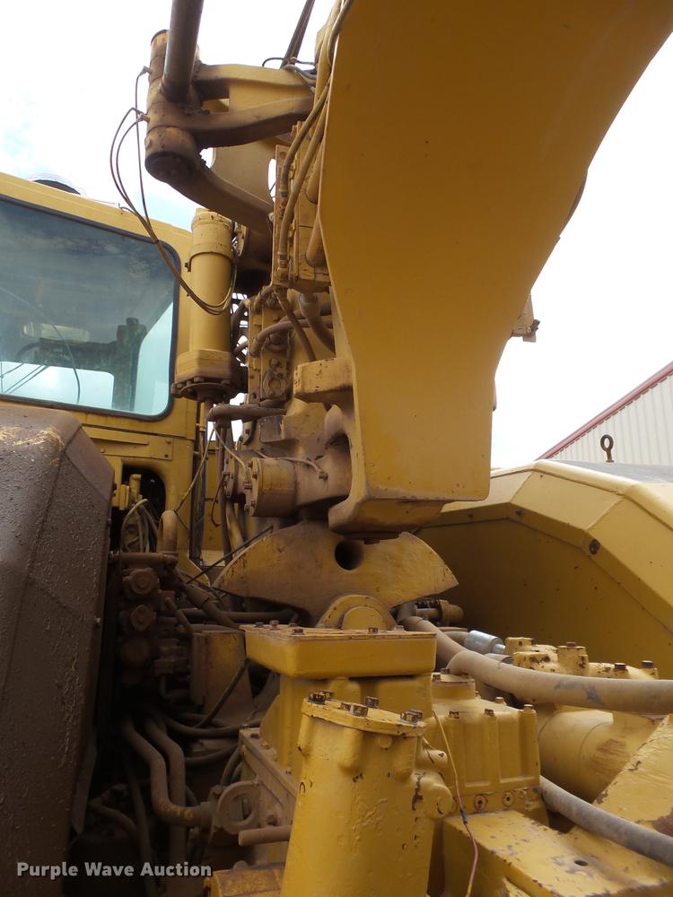 image for item DD1212 Caterpillar 637DW water wagon