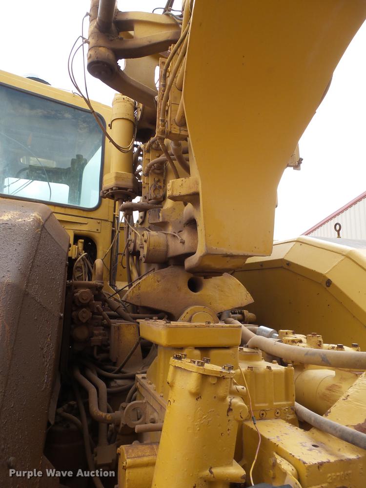 image for item DD1212 Caterpillar 637DW water wagon