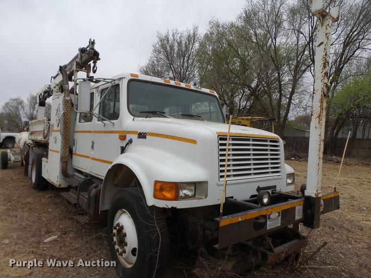 image for item DD1217 1996 International 4900 Crew Cab railroad service truck with crane