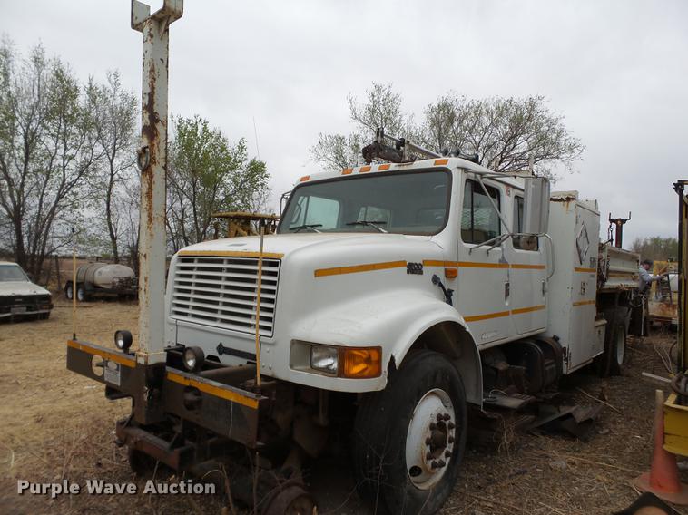 image for item DD1217 1996 International 4900 Crew Cab railroad service truck with crane