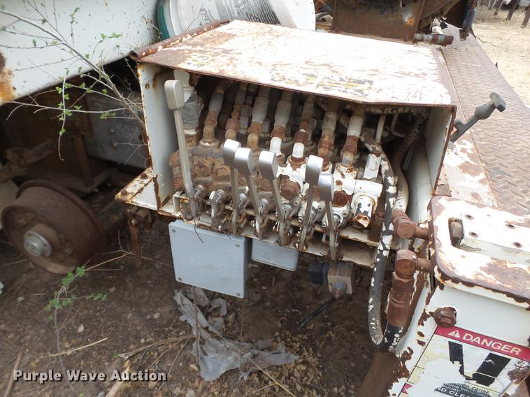 image for item DD1217 1996 International 4900 Crew Cab railroad service truck with crane