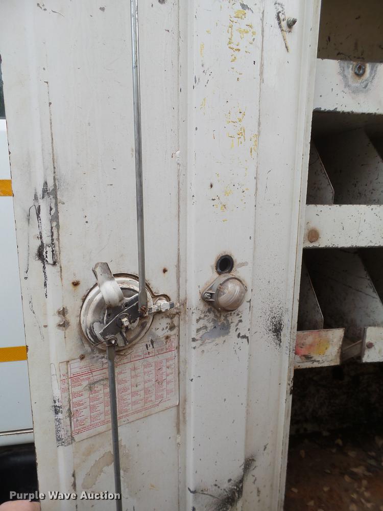 image for item DD1217 1996 International 4900 Crew Cab railroad service truck with crane