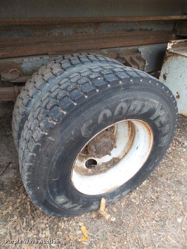 image for item DD1217 1996 International 4900 Crew Cab railroad service truck with crane