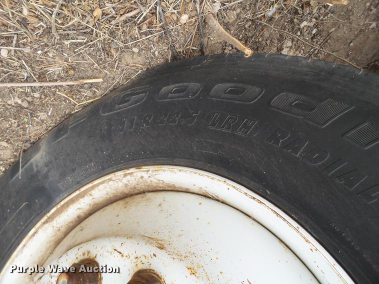 image for item DD1217 1996 International 4900 Crew Cab railroad service truck with crane