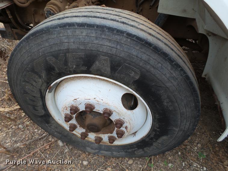 image for item DD1217 1996 International 4900 Crew Cab railroad service truck with crane