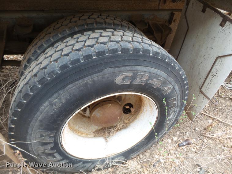 image for item DD1217 1996 International 4900 Crew Cab railroad service truck with crane