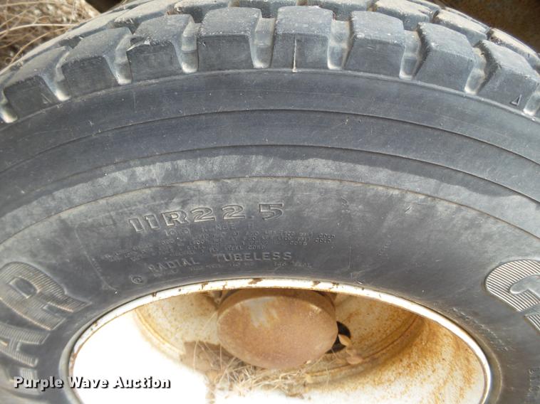 image for item DD1217 1996 International 4900 Crew Cab railroad service truck with crane