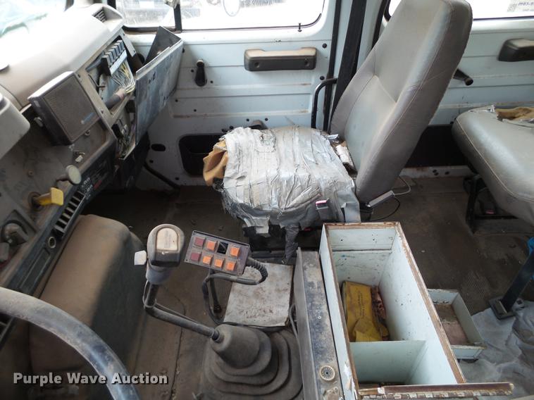 image for item DD1217 1996 International 4900 Crew Cab railroad service truck with crane