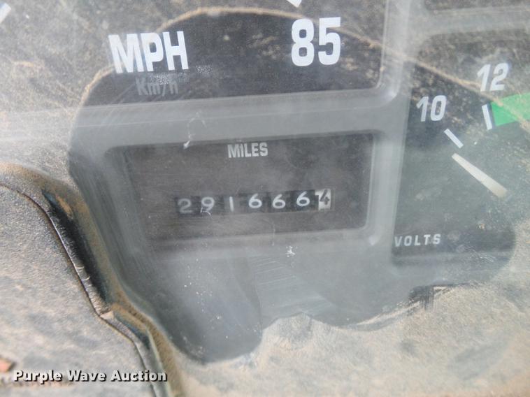 image for item DD1217 1996 International 4900 Crew Cab railroad service truck with crane