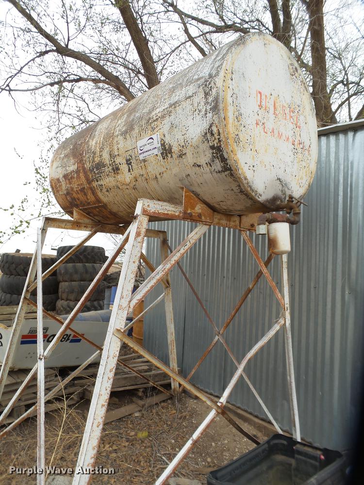 image for item DD1219 300 gallon fuel tank