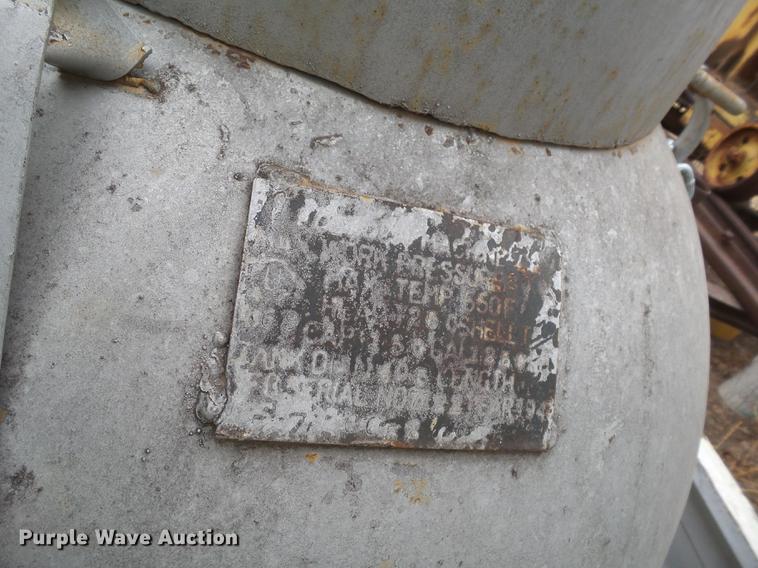 image for item DD1220 300 gallon propane tank