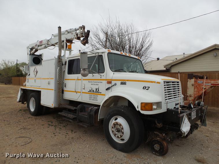image for item DD1223 1998 International 4900 Crew Cab railroad service truck with crane