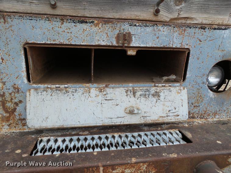 image for item DD1223 1998 International 4900 Crew Cab railroad service truck with crane