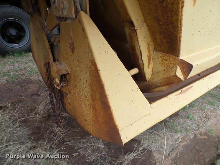 image for item DD1308 1980 Fruehauf DES-M2-1722/37-35 bottom dump trailer