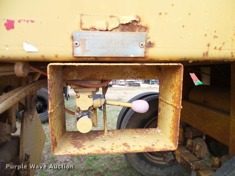 image for item DD1308 1980 Fruehauf DES-M2-1722/37-35 bottom dump trailer