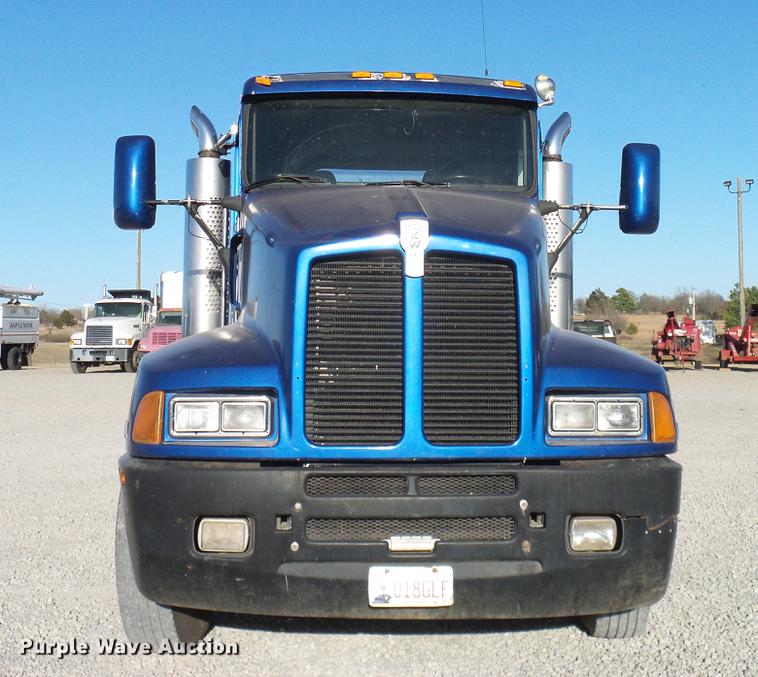 image for item DD1339 1993 Kenworth semi truck