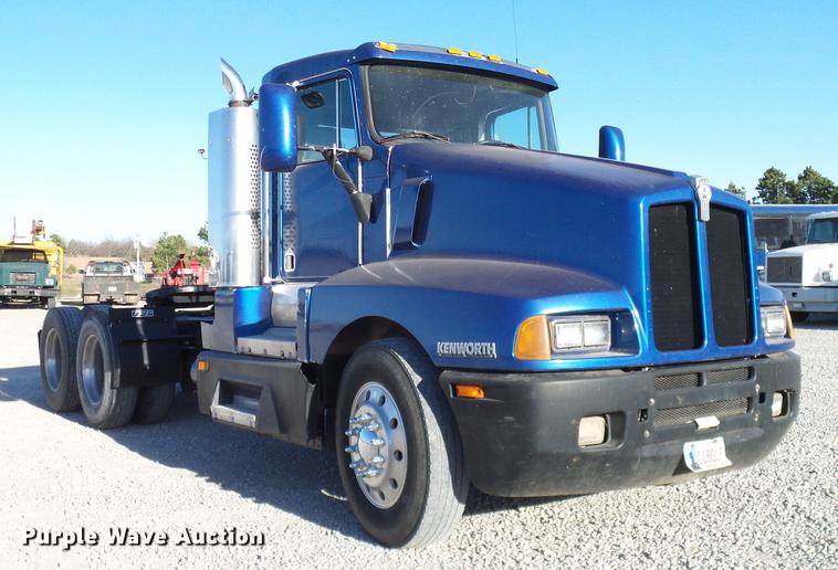 image for item DD1339 1993 Kenworth semi truck