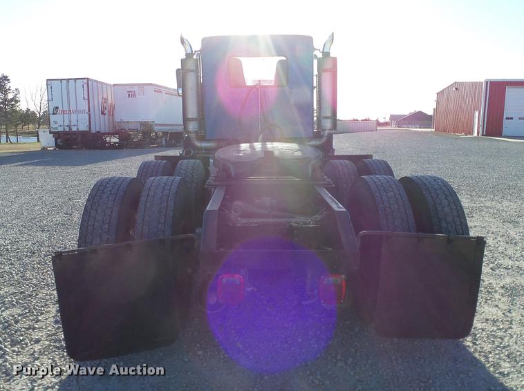 image for item DD1339 1993 Kenworth semi truck