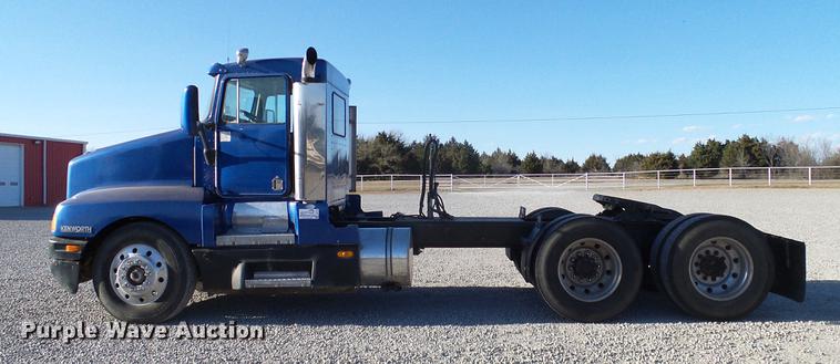 image for item DD1339 1993 Kenworth semi truck