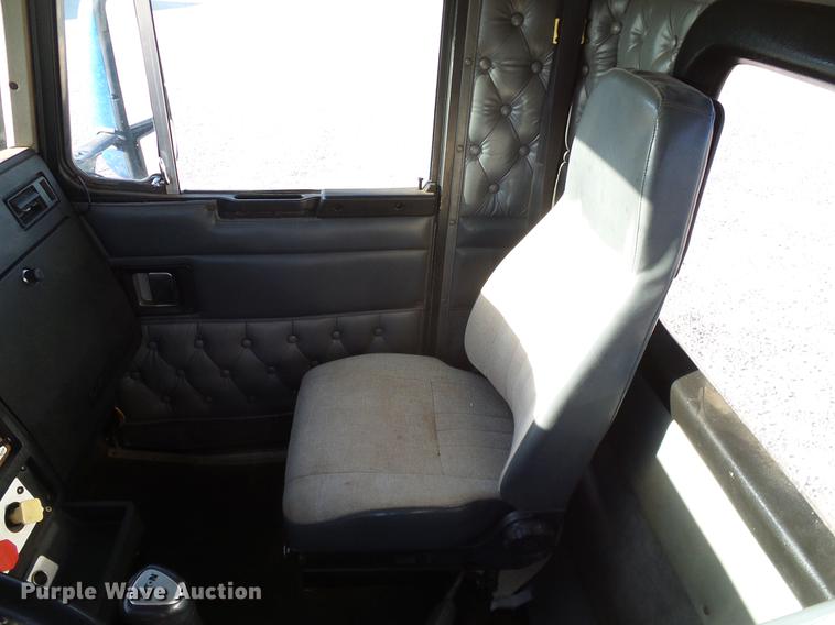 image for item DD1339 1993 Kenworth semi truck