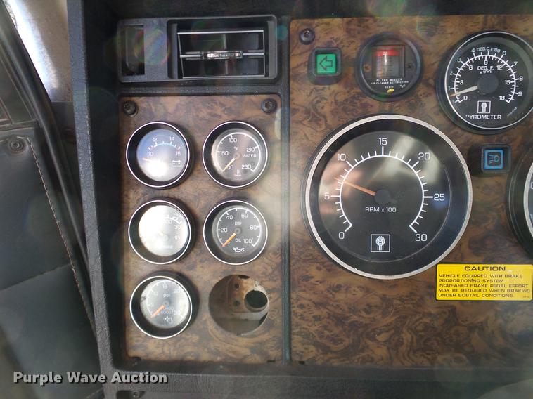 image for item DD1339 1993 Kenworth semi truck