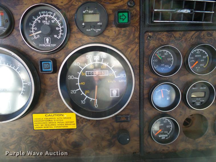 image for item DD1339 1993 Kenworth semi truck