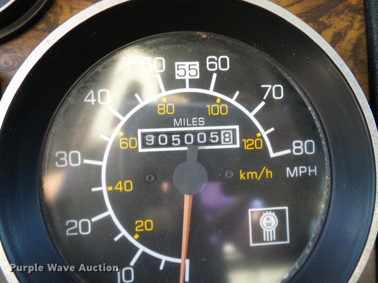 image for item DD1339 1993 Kenworth semi truck
