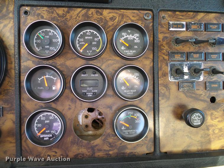 image for item DD1339 1993 Kenworth semi truck