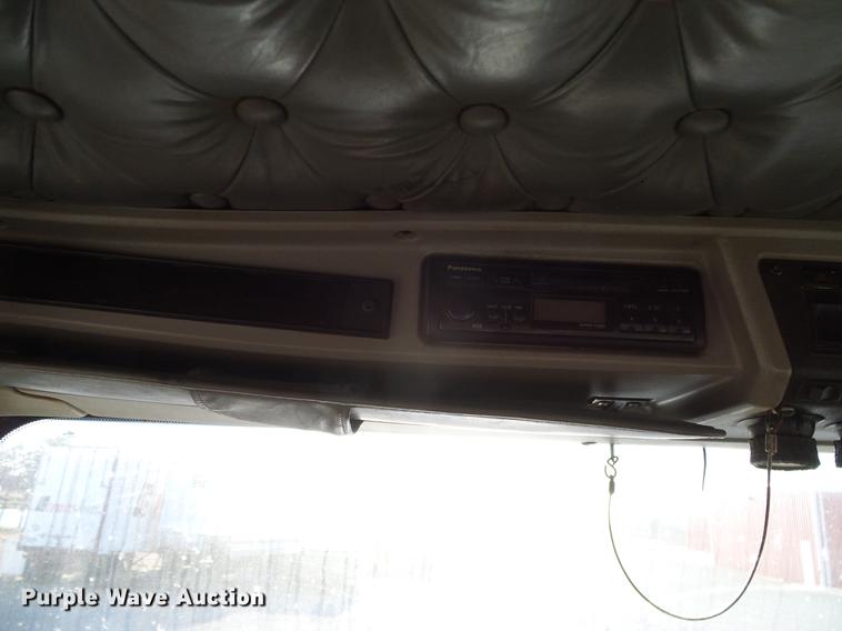 image for item DD1339 1993 Kenworth semi truck