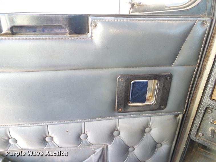 image for item DD1339 1993 Kenworth semi truck