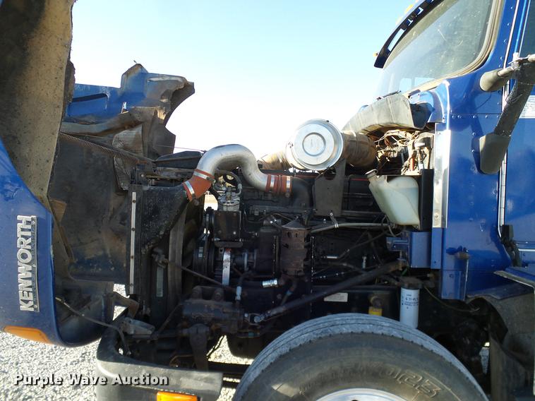 image for item DD1339 1993 Kenworth semi truck