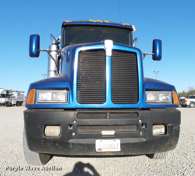 image for item DD1339 1993 Kenworth semi truck