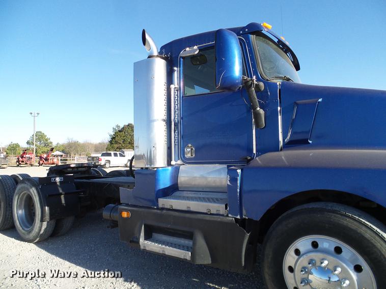 image for item DD1339 1993 Kenworth semi truck
