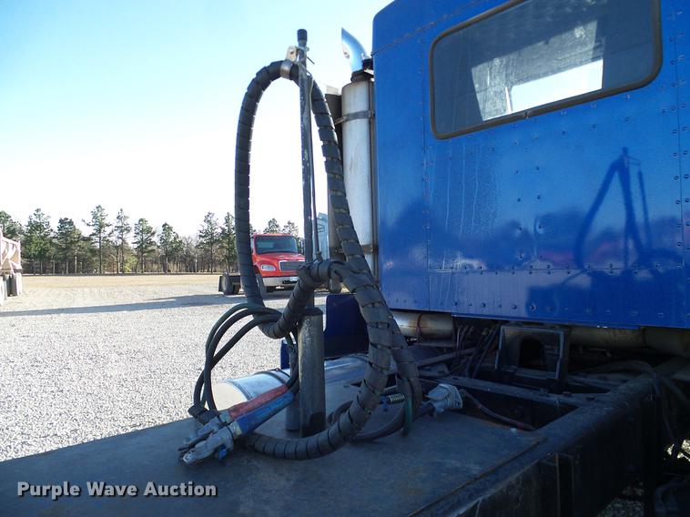 image for item DD1339 1993 Kenworth semi truck