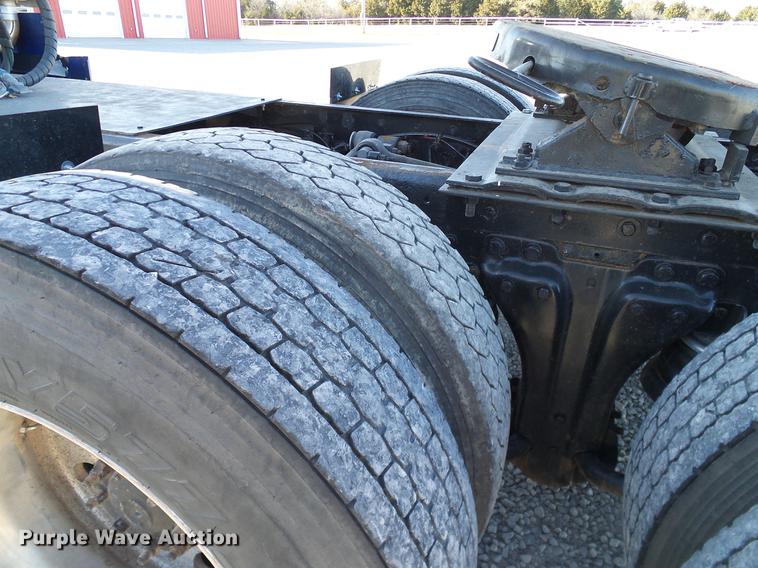 image for item DD1339 1993 Kenworth semi truck