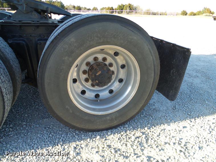 image for item DD1339 1993 Kenworth semi truck