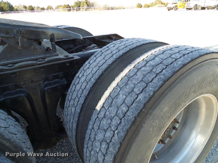 image for item DD1339 1993 Kenworth semi truck