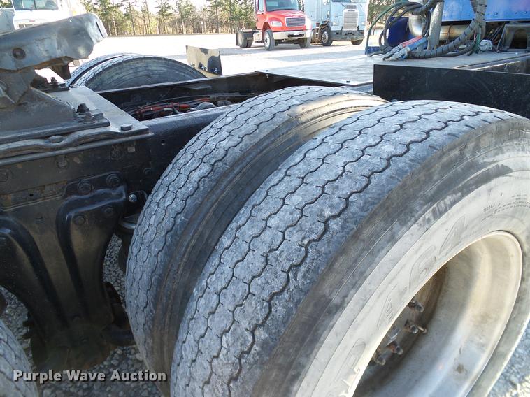 image for item DD1339 1993 Kenworth semi truck