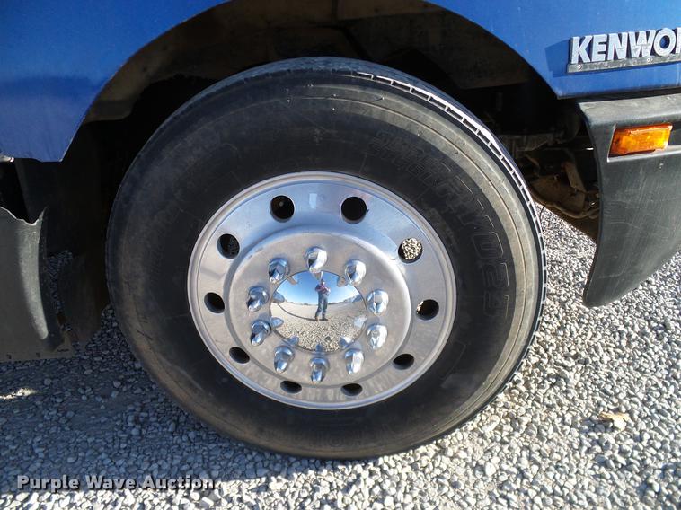 image for item DD1339 1993 Kenworth semi truck