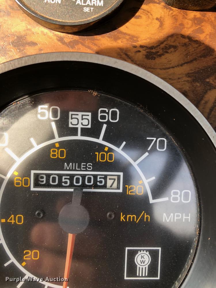 image for item DD1339 1993 Kenworth semi truck