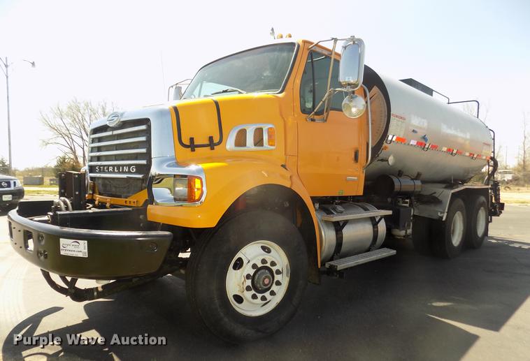 image for item DD2767 2009 Sterling L7500 oil distributor truck